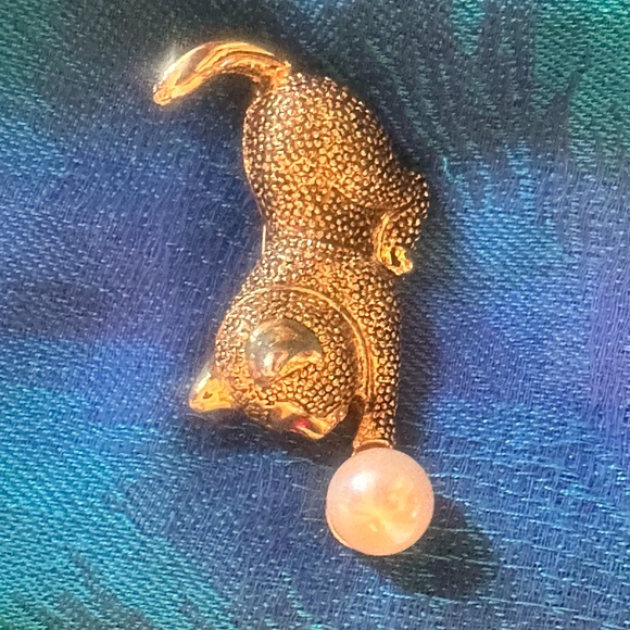 Gold-Tone Kitty Cat Brooch Chasing a Faux Pearl - Picture 9 of 11